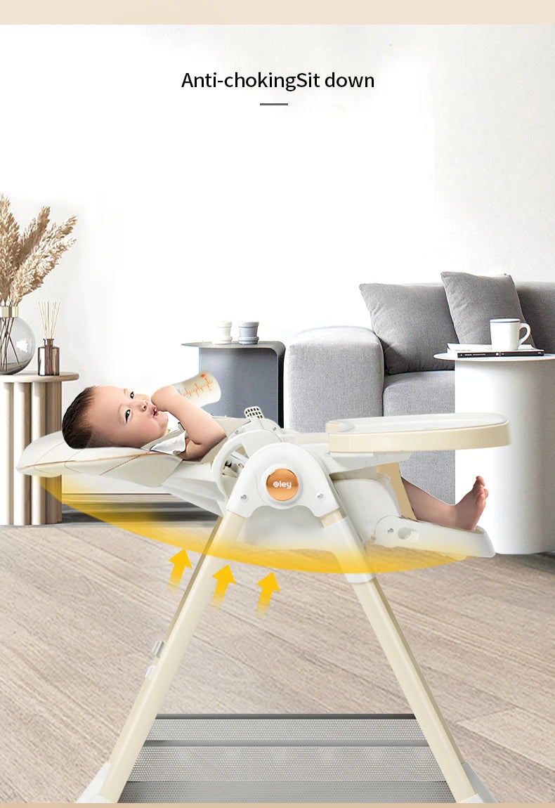 Chaise haute bébé, pliable à roulettes, modèle Magic Zc.